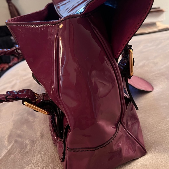 Valentino Garavani Histoire Patent leather large in Plum (purple) shoulder bag - Picture 8 of 16